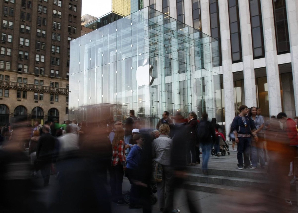 Das Warten vor dem Apple Store gehört mittlerweile zur Tradition der Produktlaunches des Konzerns (Symbolfoto).