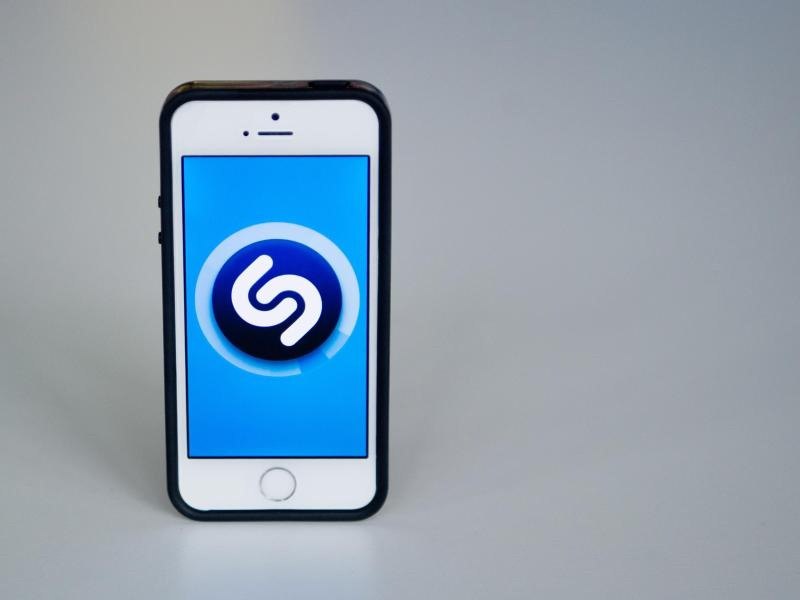 I-Phone mit Shazam