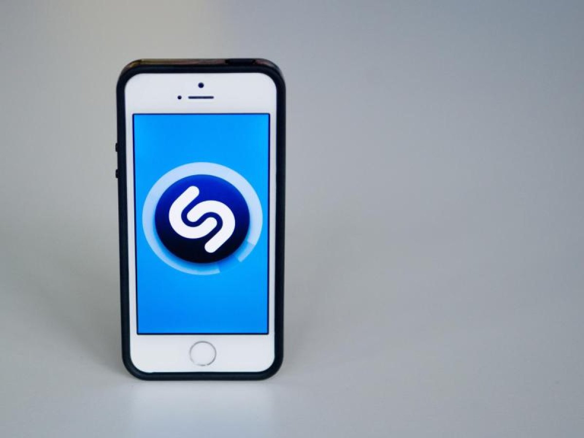 I-Phone mit Shazam