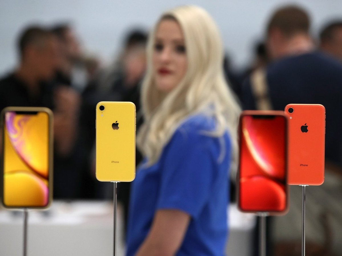 Mehrere iPhone Xr in einem Laden präsentiert