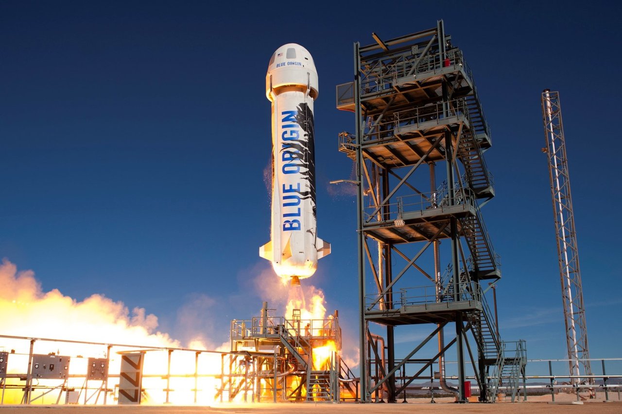 Amazon-Gründer Jeff Bezos ist der reichste Mann der Welt und leistet sich daher mit Blue Origin ein Raumfahrtunternehmen.
