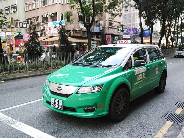 Der BYD e6 wird oft als Taxi oder Lieferfahrzeug eingesetzt. 