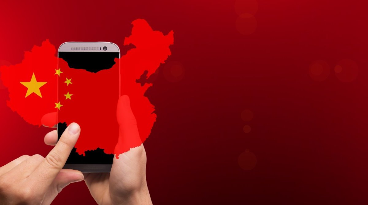 Smartphone und die chinesische Landesflagge.