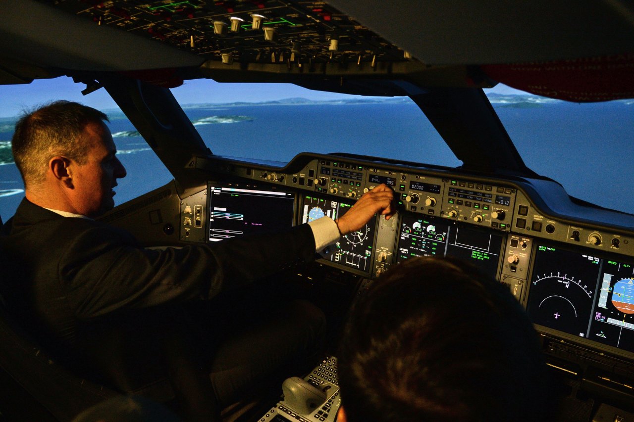 Dem Cockpit älterer Flugzeuge könnten moderne Handys eventuell schaden.
