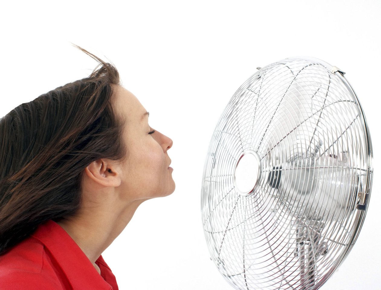 Ventilatoren versprechen Kühlung. Doch ab 35 Grad Celsius schaden sie dir eher.