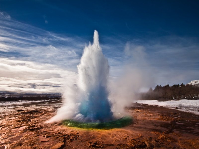 Geysir bricht aus.