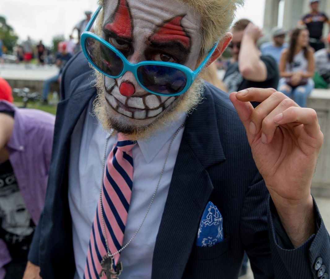 Ein als Juggalo geschminkter Fan