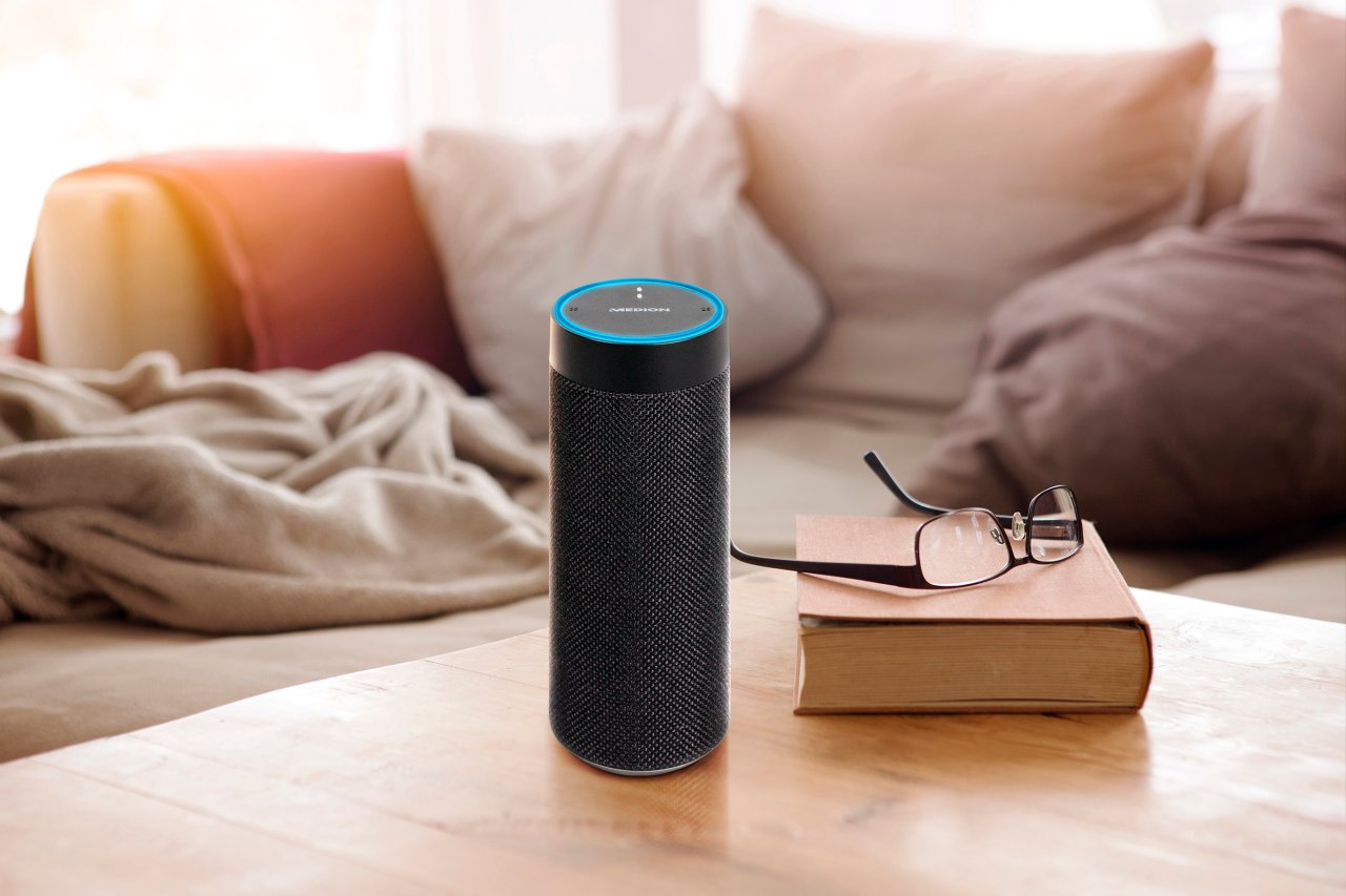 Medion bringt einen günstigen Alexa-Lautsprecher. 