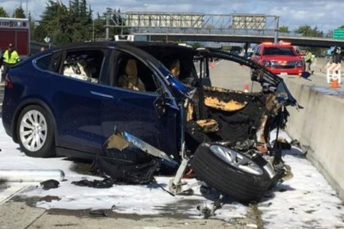 Teslas Model X nach dem tödlichen Unfall