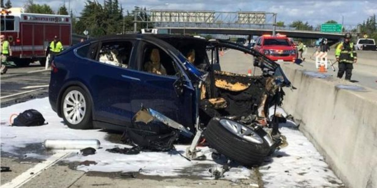 Teslas Model X nach dem tödlichen Unfall