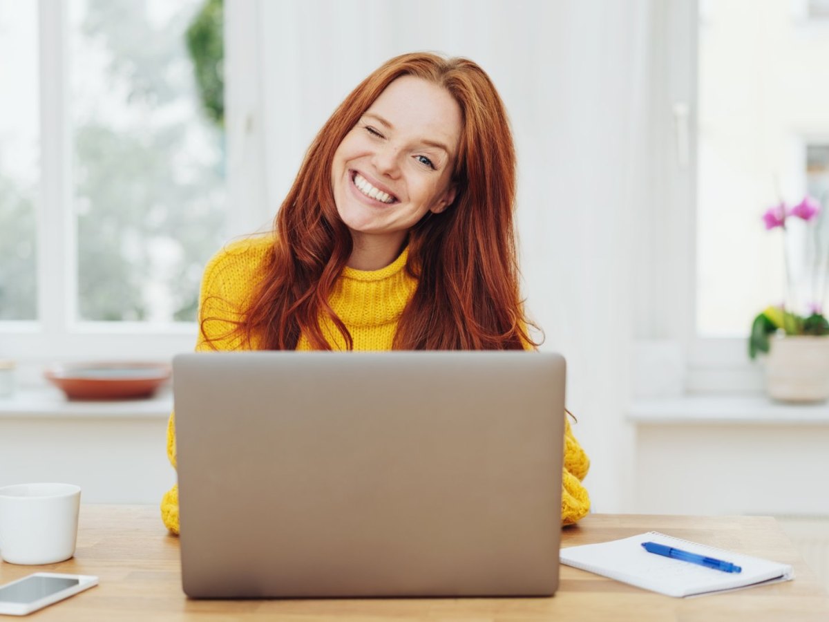 frau mit computer