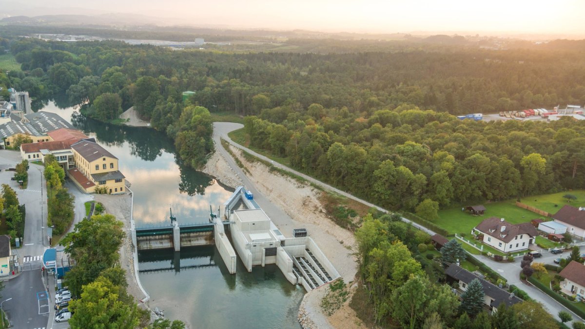 Entweder stehen die Rechner direkt in Wasserwerken wie diesem oder werden in nahegelegenen Schiffscontainern betrieben.