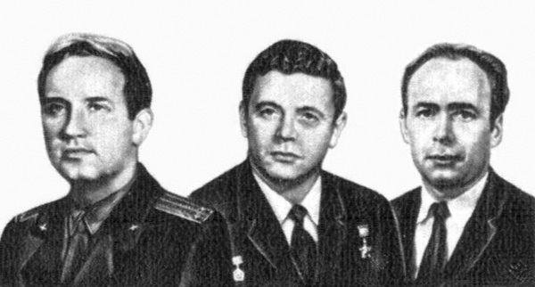 Die Kosmonauten Georgi Dobrovolski (links), Vladislav Volkov (Mitte) und Viktor Patsayev (rechts), die als einzige drei Menschen im All starben, sind auf drei UdSSR-Stempeln abgebildet. 
