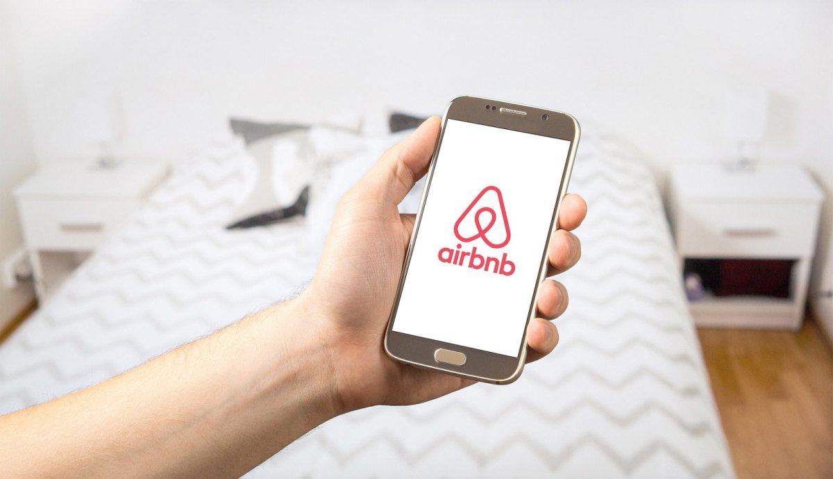 airbnb Logo