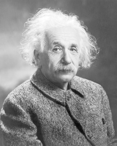 Albert Einstein gilt als einer der bedeutendsten Physiker der Geschichte. Seine Relativitätstheorie bildet das Fundament unseres physikalischen Weltbildes. 