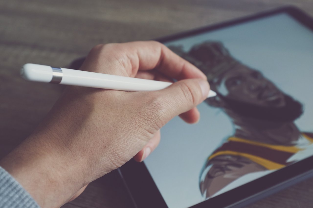 Lade deinen Apple Pencil rechtzeitig auf, damit du weiter kreativ damit arbeiten kannst.