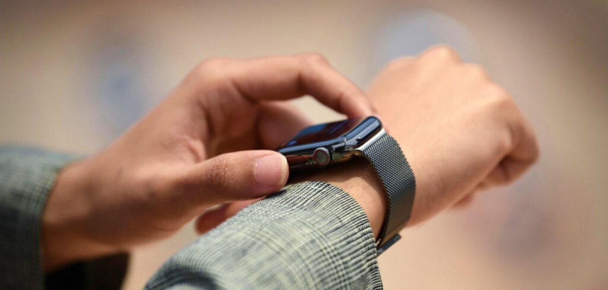 Apple Watch an einem Handgelenk