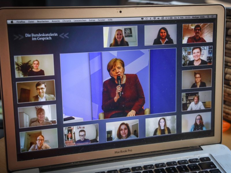 mac bildschirm mit angela merkel