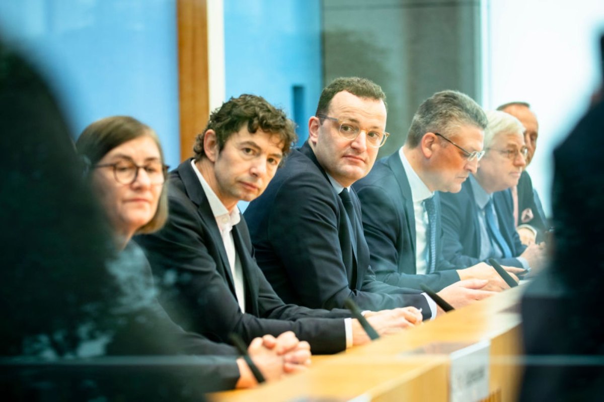 Christian Drosten und Jens Spahn bei der Bundespressekonferenz