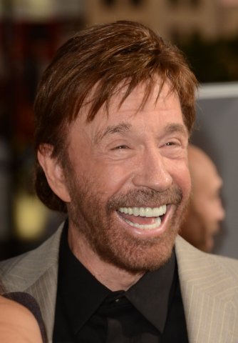 Chuck Norris macht WhatsApp-Sprüche lustig. Unter Grantie.