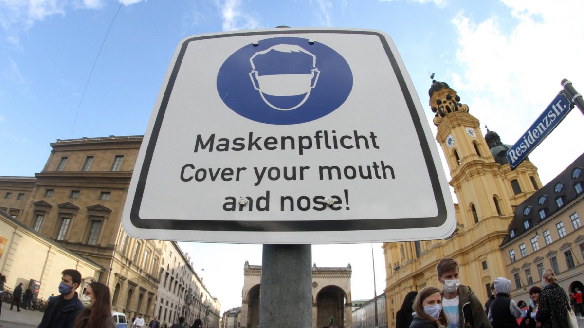 Schild mit "Maskenpflicht"