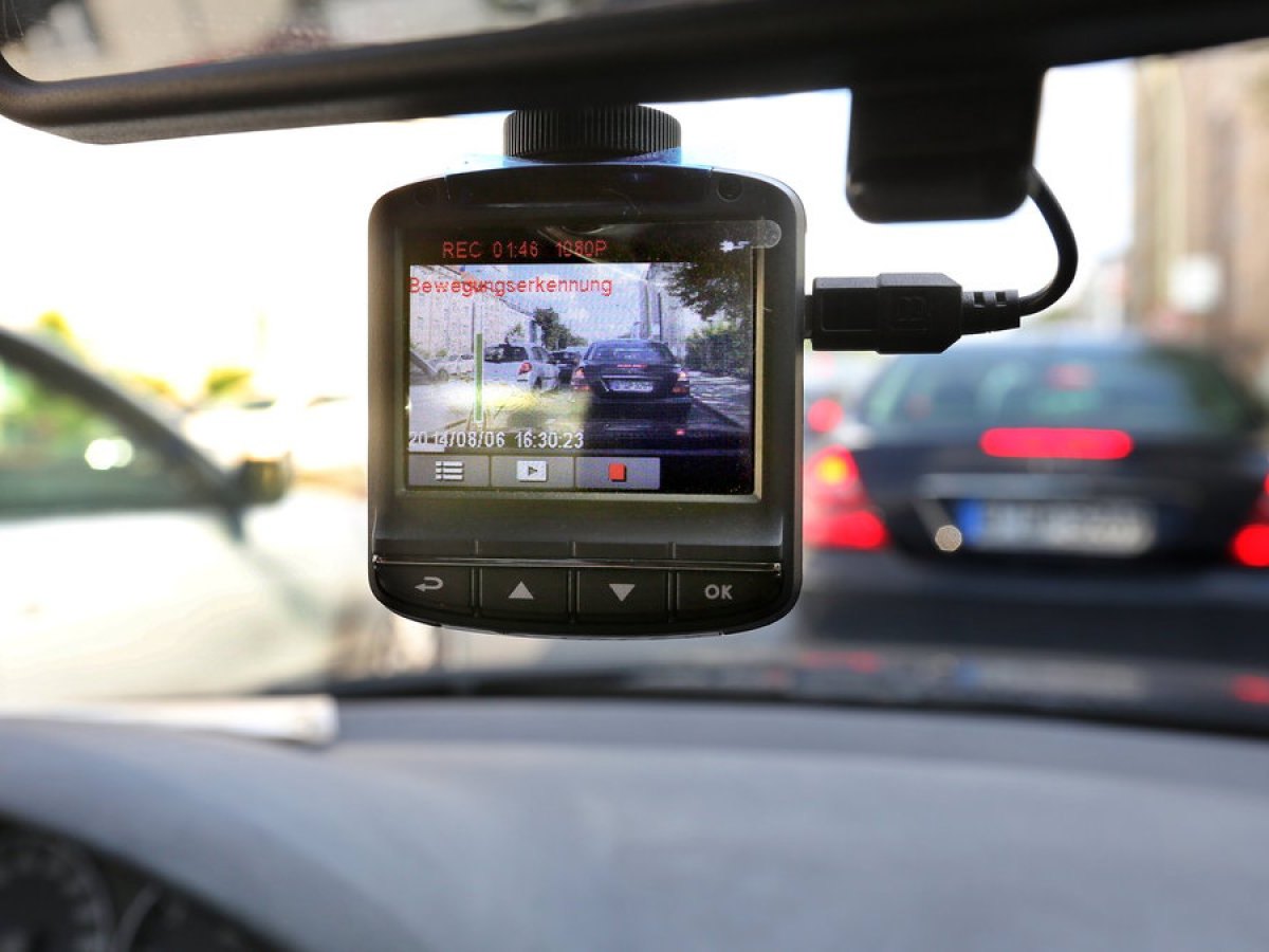 Im Auto installierte Dashcam