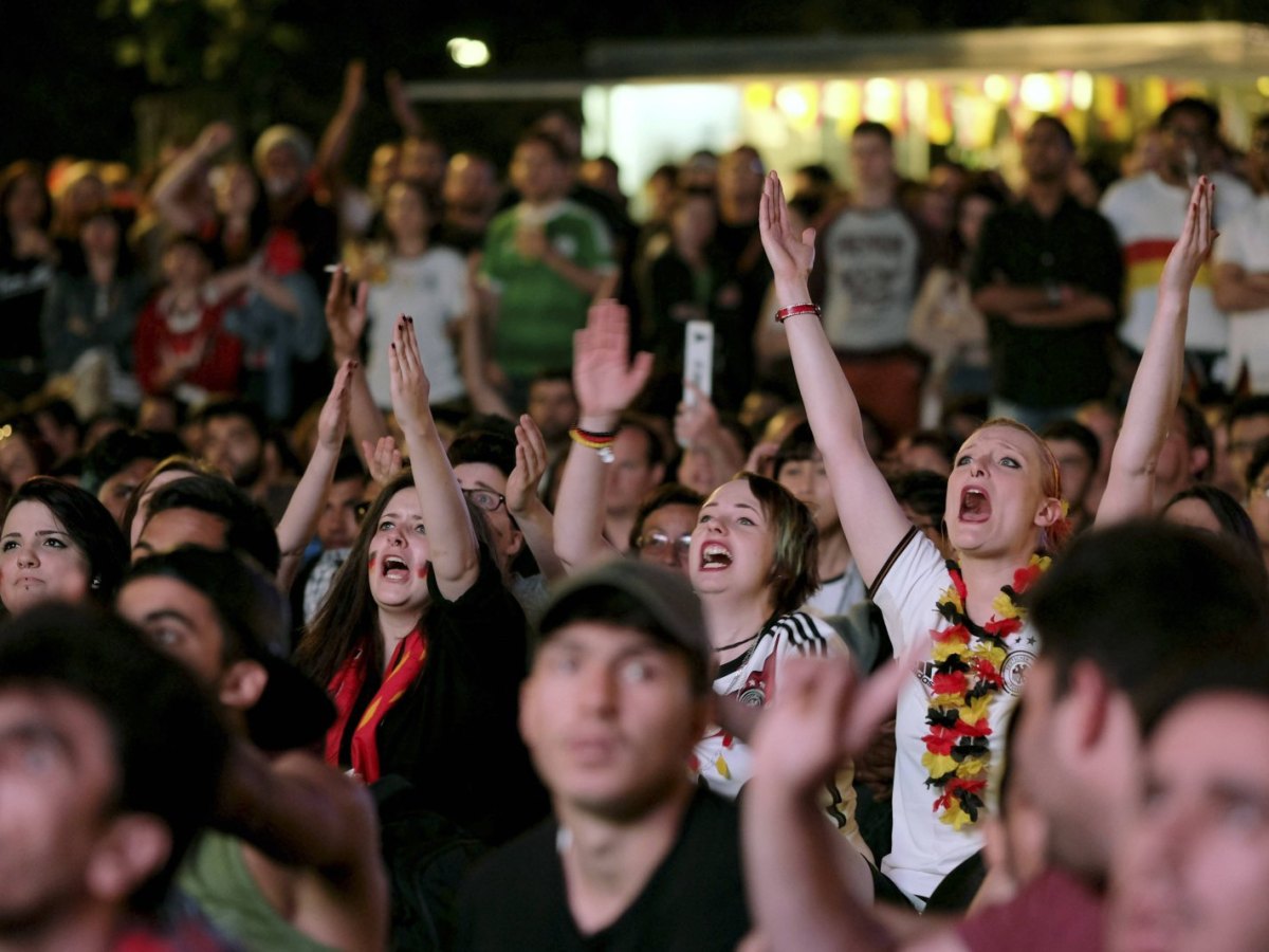 Fußball-Fans beim "Public Viewing".