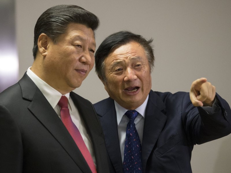 Huawei-Gründer Ren Zhengfei (r.) an