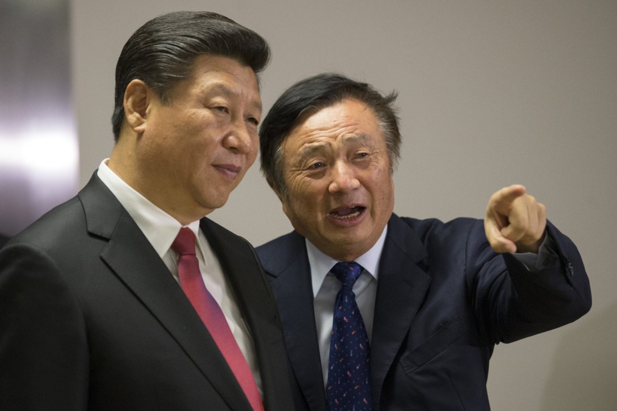 Huawei-Gründer Ren Zhengfei (r.) an