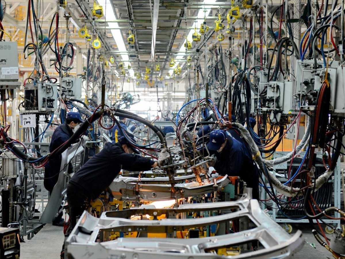 Eine Autofabrik in China.