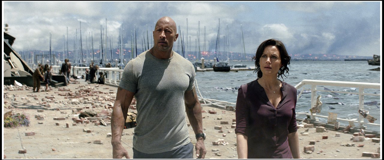 "San Andreas" mit Dwayne Johnson gehört ebenfalls auf unsere Liste der besten Katastrophenfilme bei Netflix.