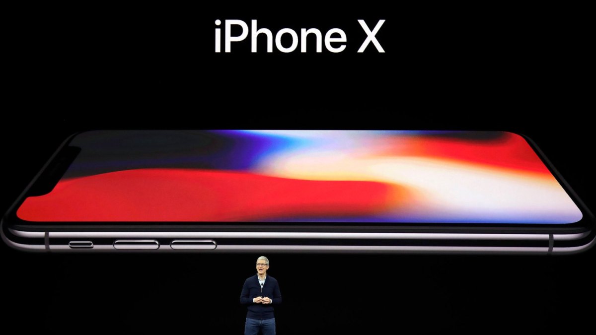 Apple-CEO Tim Cook präsentiert das neue iPhone X im Steve Jobs-Theater auf dem neuen Apple Campus