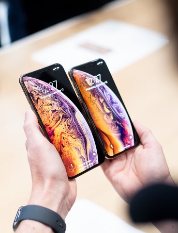 Die neue Notruf-Methode hat beim iPhone Xs Max (links) und dem iPhone Xs die Neustart-Routine verändert.