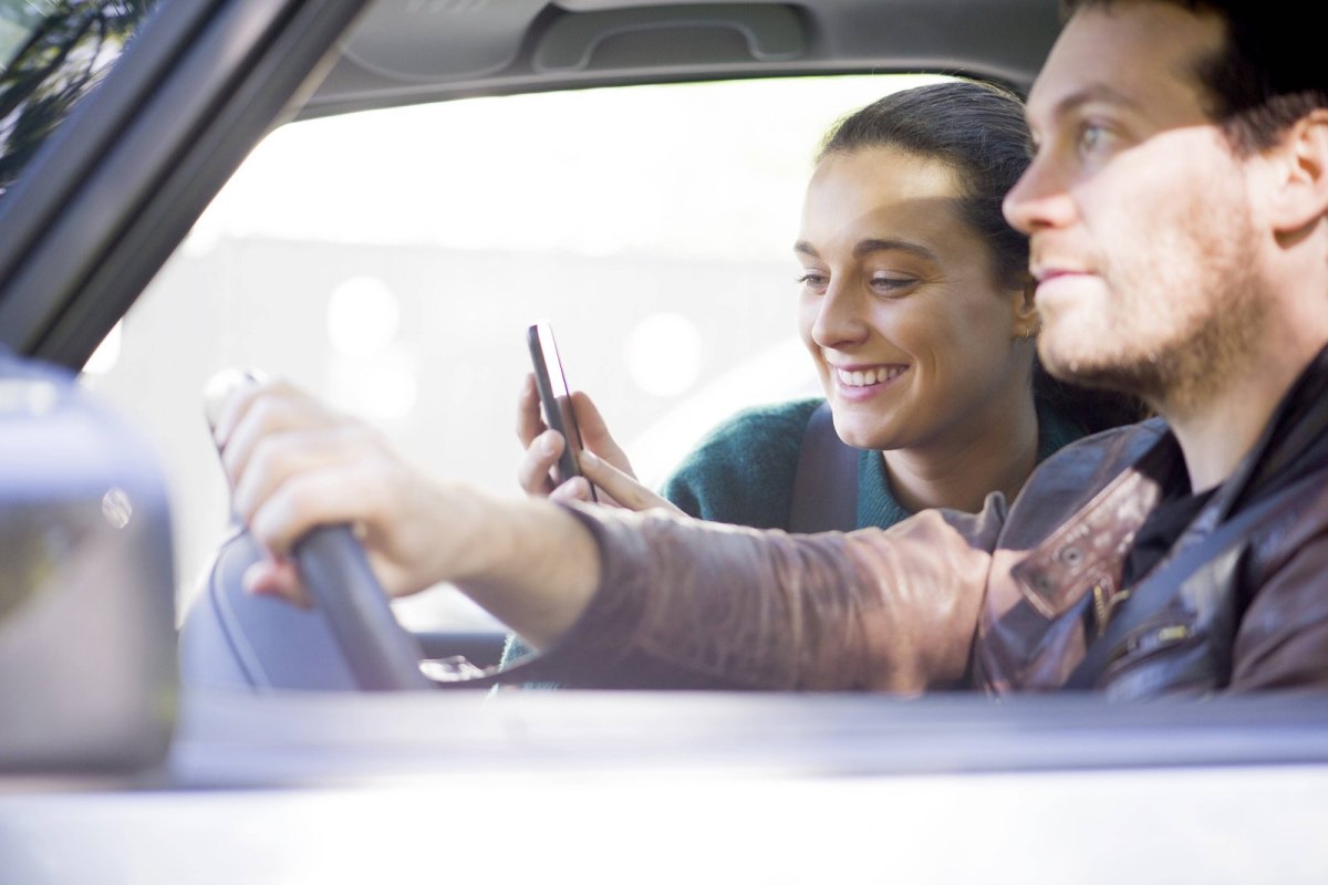 Pärchen im Auto