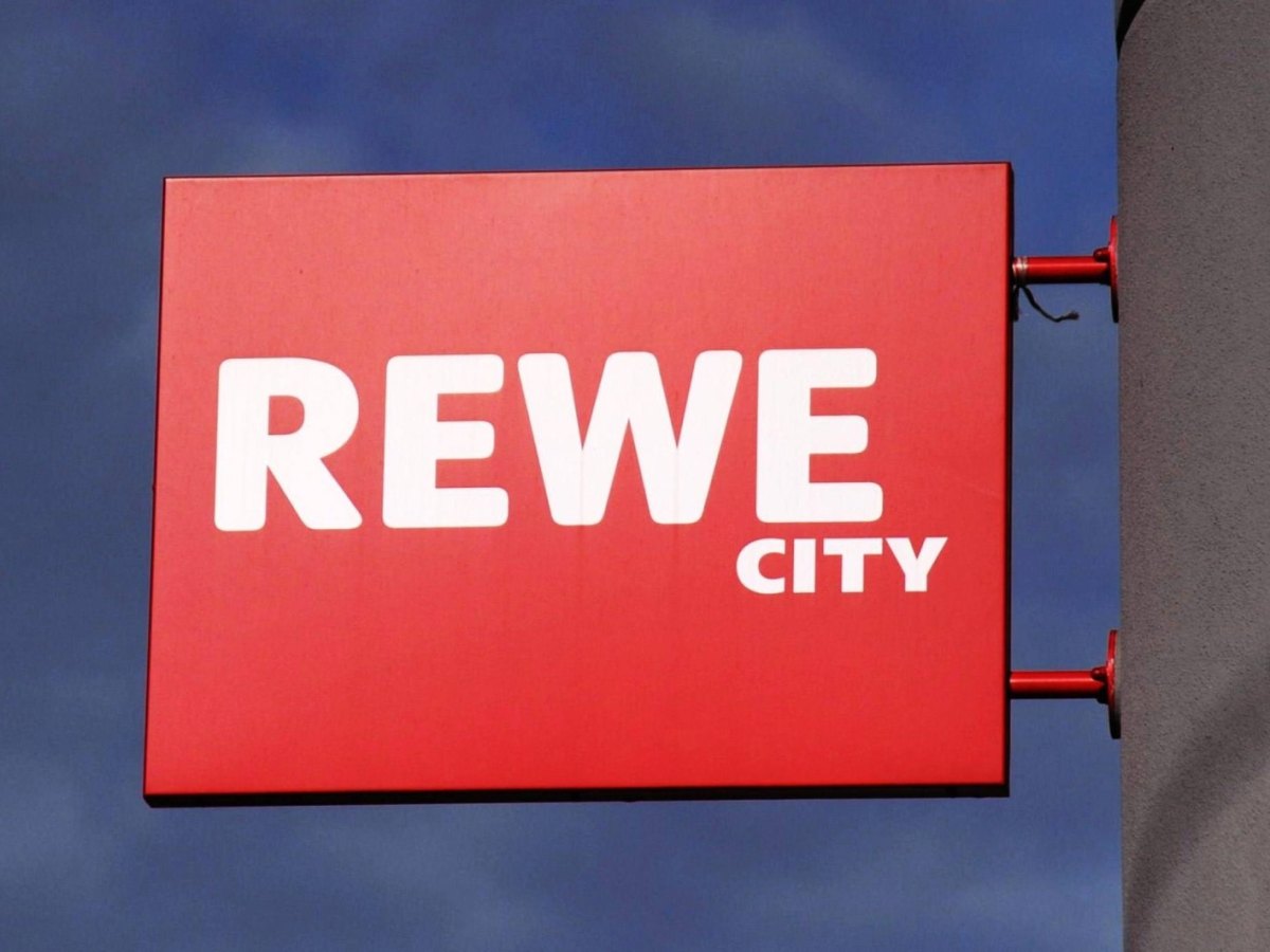 Ladenschild mit der Aufschirft Rewe