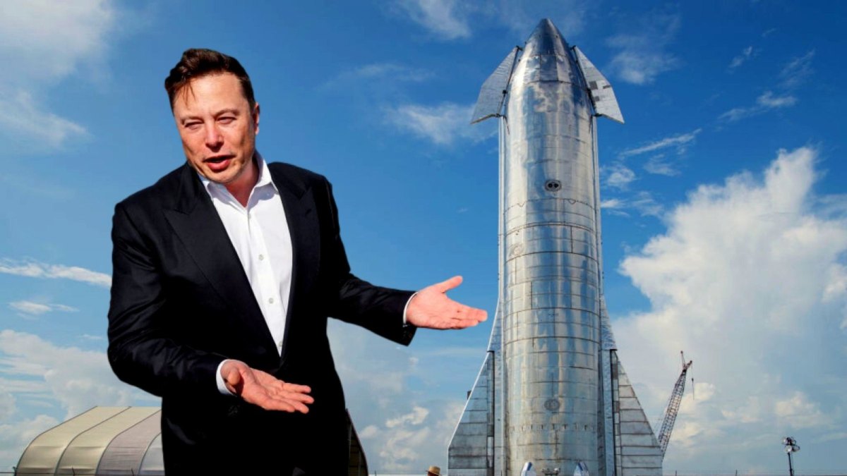 Elon Musk vor einem Starship