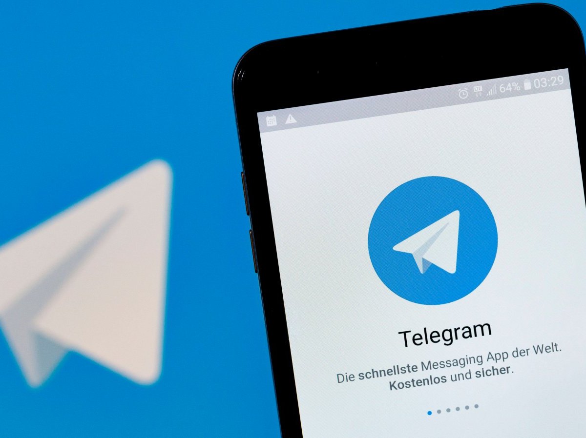 Telegram-Logo auf dem Handy.