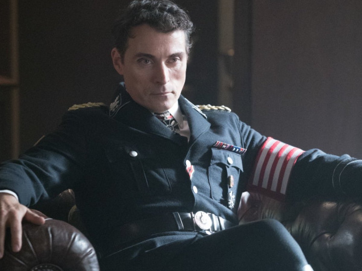 Nazi-Obergruppenführer John Smith (Rufus Sewell)