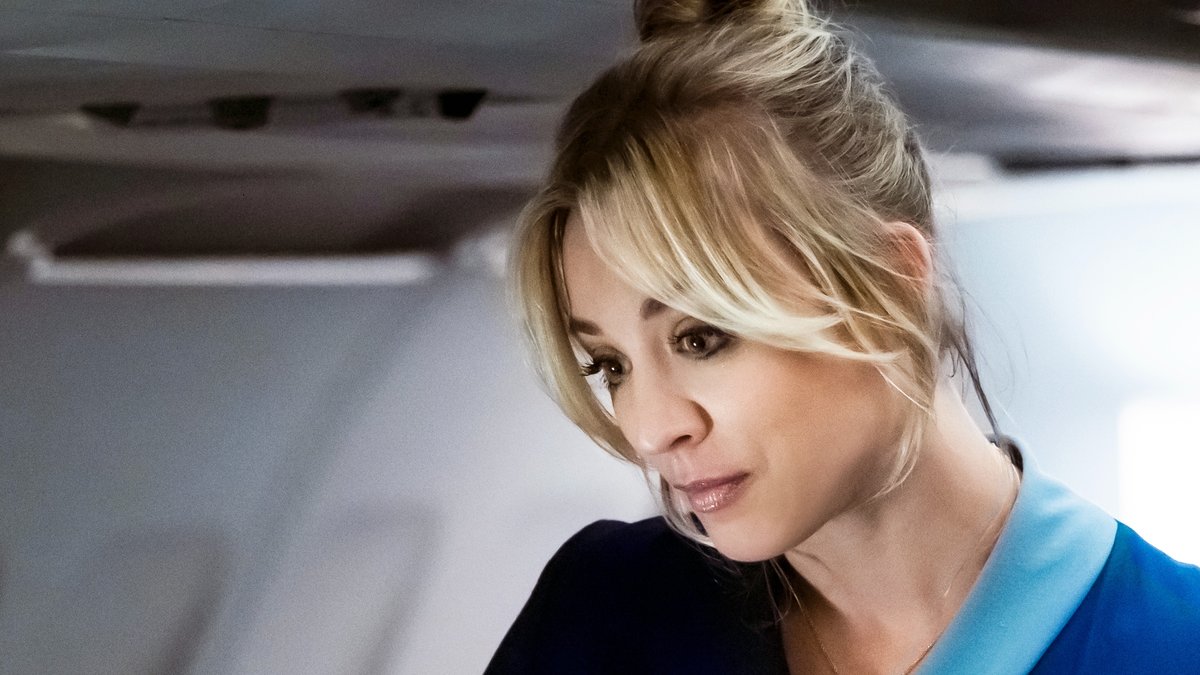 Flugbegleiterin wird Ermittlerin: Kaley Cuoco als Cassie will ihre Unschuld beweisen.. © 2020 WarnerMedia Direct