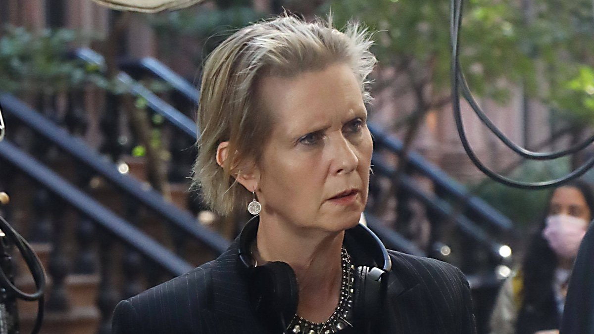 Cynthia Nixon hinter den Kulissen von "And Just Like That...".. © imago images/MediaPunch