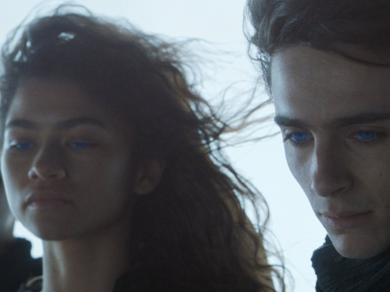 Zendaya als Chani und Timothée Chalamet als Paul Atreides in "Dune".. © Courtesy of Warner Bros. Pictures and Legendary Pictures © 2021 Warner Bros. Entertainment Inc. All Rights Reserved.