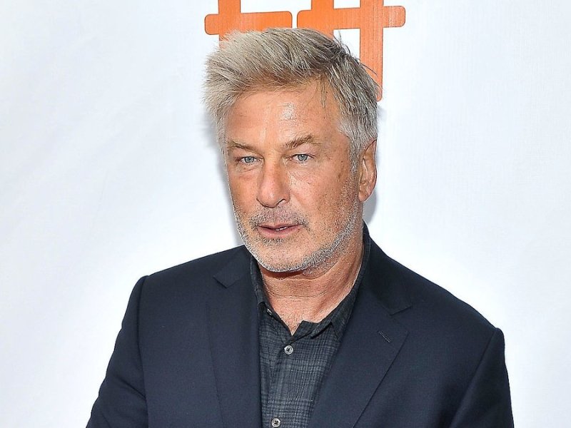 Alec Baldwin hat die Requisitenwaffe von einem Regieassistenten bekommen.. © Brent Perniac/AdMedia/ImageCollect