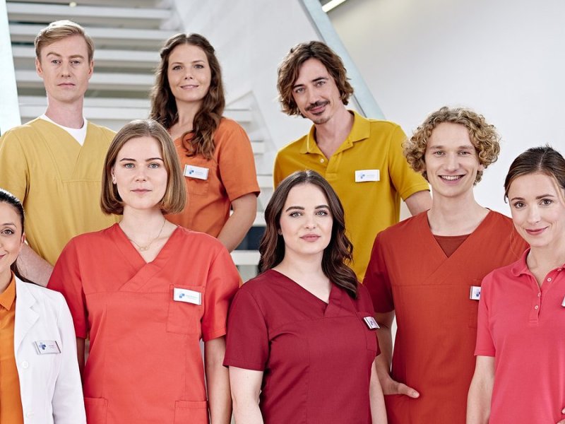 Schichtende für das Ensemble von "In aller Freundschaft - Die Krankenschwestern".. © ARD/Felix Abraham