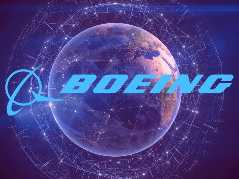 Boeing-Logo vor dem Planeten Erde