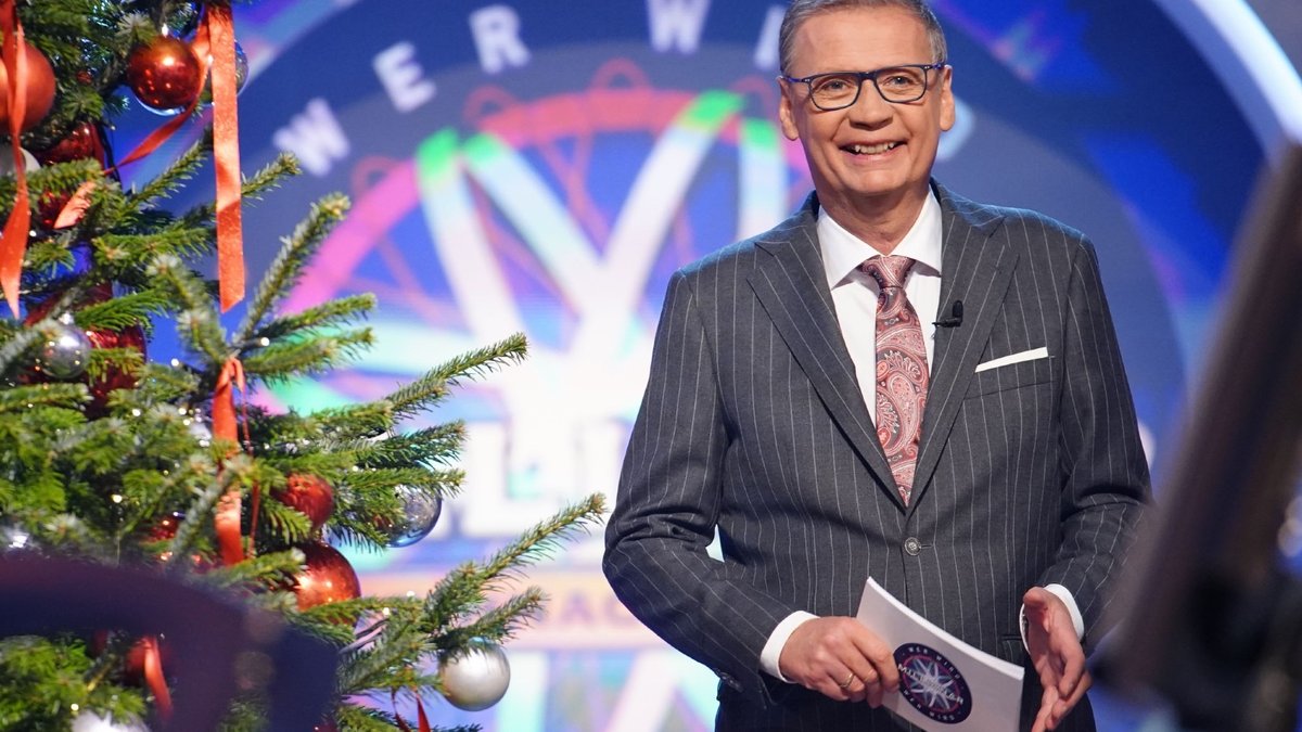 Günther Jauch freut sich auf das Weihnachtsspecial bei "Wer wird Millionär?".. © RTL / Stefan Gregorowius