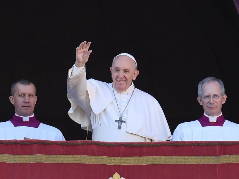 Papst Franziskus spendet den Weihnachtssegen.. © imago/ULMER Pressebildagentur