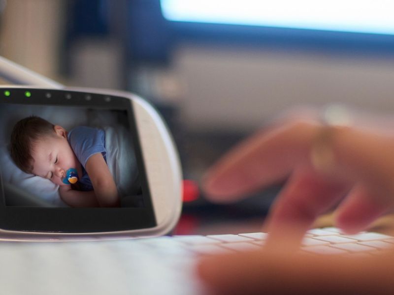 Babyphone auf Tisch