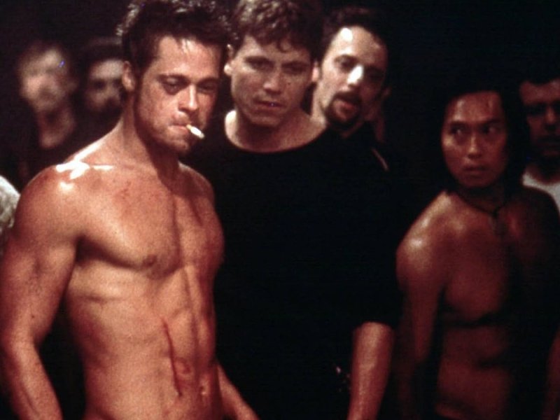 Brad Pitt (l.) in "Fight Club" (1999).. © imago images/Ronald Grant