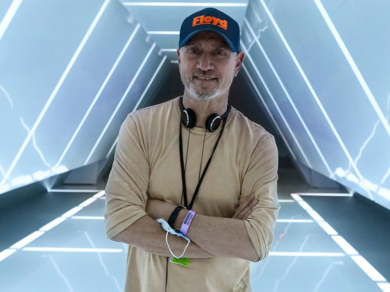 Regisseur Roland Emmerich am Set seines neuen Streifens "Moonfall".. © © 2021 Lionsgate/Reiner Bajo