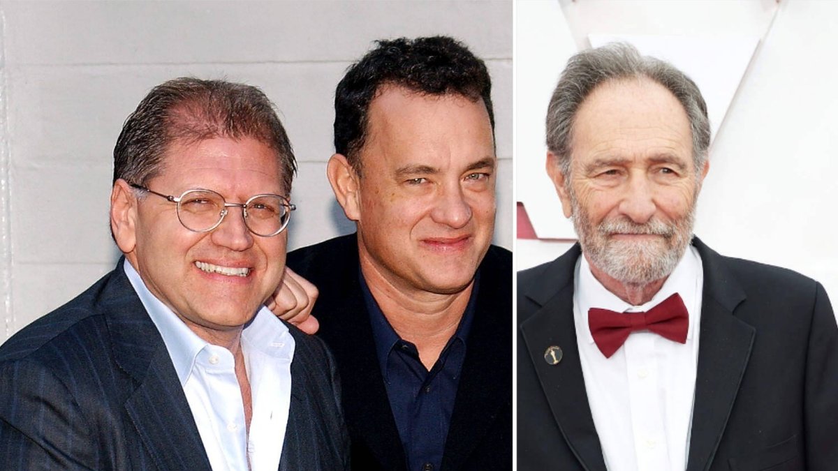 Schauspieler Tom Hanks inmitten von Robert Zemeckis (li.) und Eric Roth.. © imago/Rideaux-PicturePerfect / imago/Cinema Publishers Collection